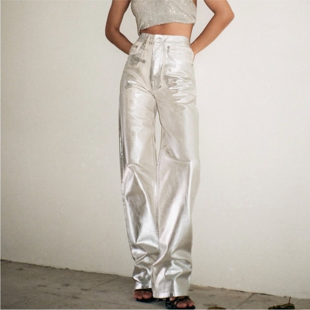 Zara ZW MID-RISE BOYFRIEND JEANS
SILVER